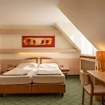 Parkhotel Crombach מלון