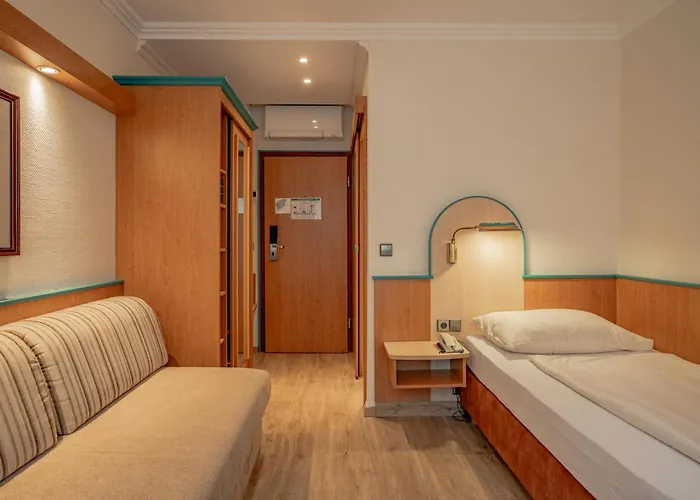 Hotel Parkhotel Crombach 3*