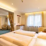 Parkhotel Crombach 3*