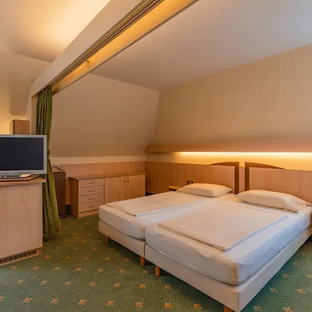 Parkhotel Crombach מלון