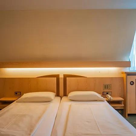 Parkhotel Crombach 3*