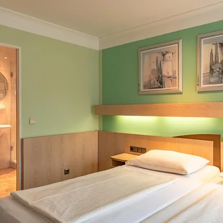 מלון Parkhotel Crombach