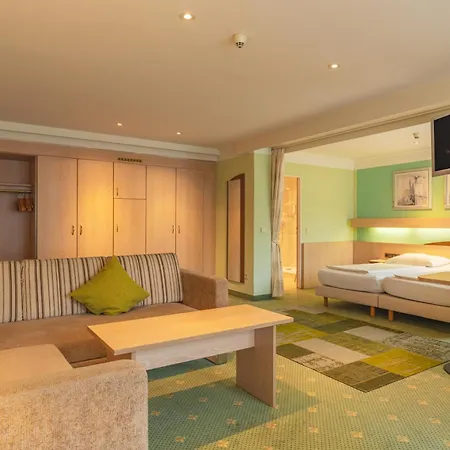 Parkhotel Crombach מלון 3*