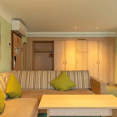 Parkhotel Crombach מלון