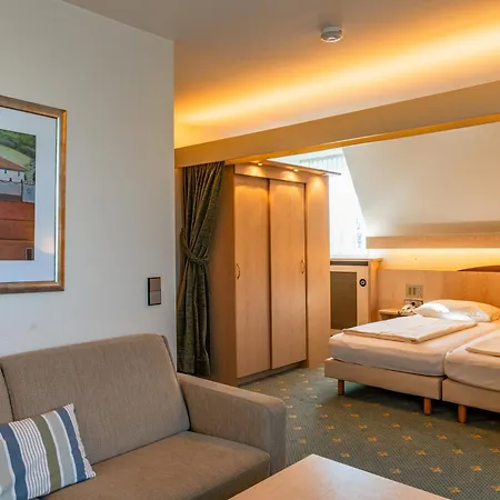 Parkhotel Crombach 3*