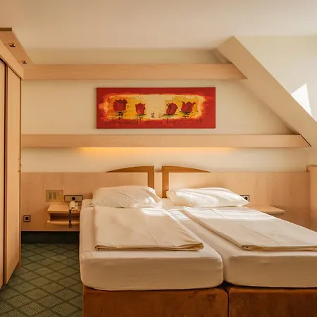 Parkhotel Crombach מלון 3*