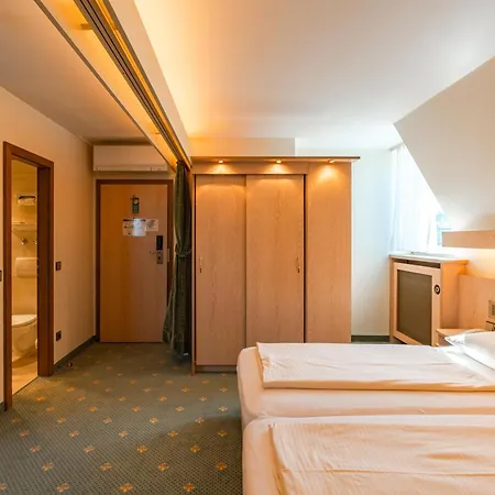 Parkhotel Crombach 3*