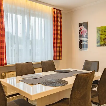 מלון Parkhotel Crombach 3*