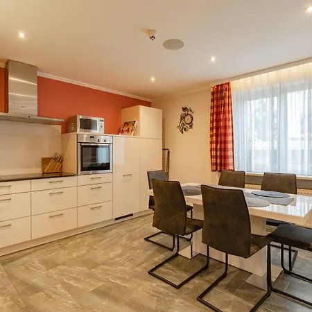 Parkhotel Crombach מלון 3*