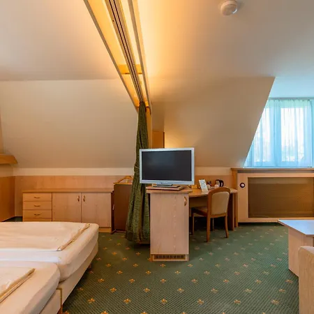 Parkhotel Crombach 3*