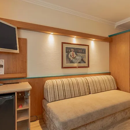 Parkhotel Crombach מלון
