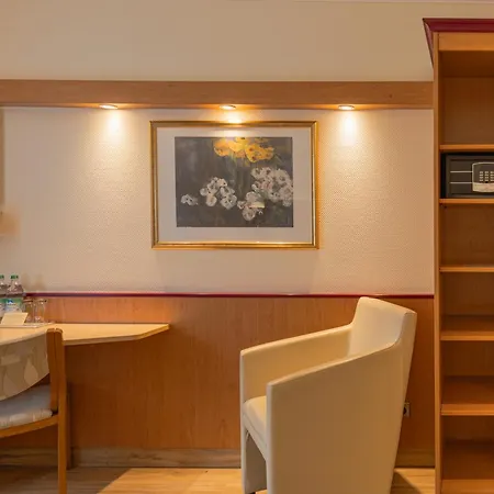 Parkhotel Crombach מלון 3*