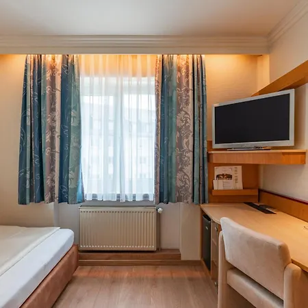 Parkhotel Crombach Am Salingarten 3*
