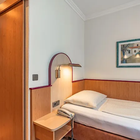 Отель Parkhotel Crombach Am Salingarten 3*