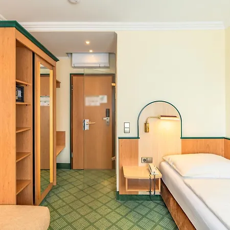 מלון Parkhotel Crombach