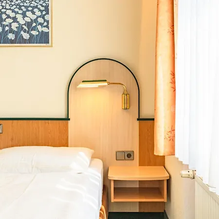 Parkhotel Crombach מלון 3*