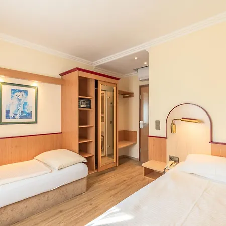 Parkhotel Crombach 3*
