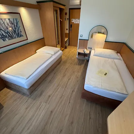 Parkhotel Crombach 3*