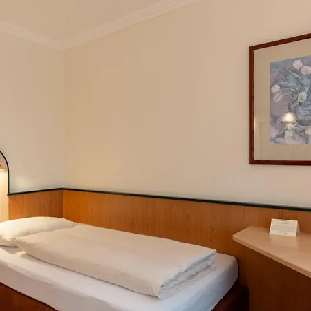 Parkhotel Crombach Am Salingarten 3* Розенхайм