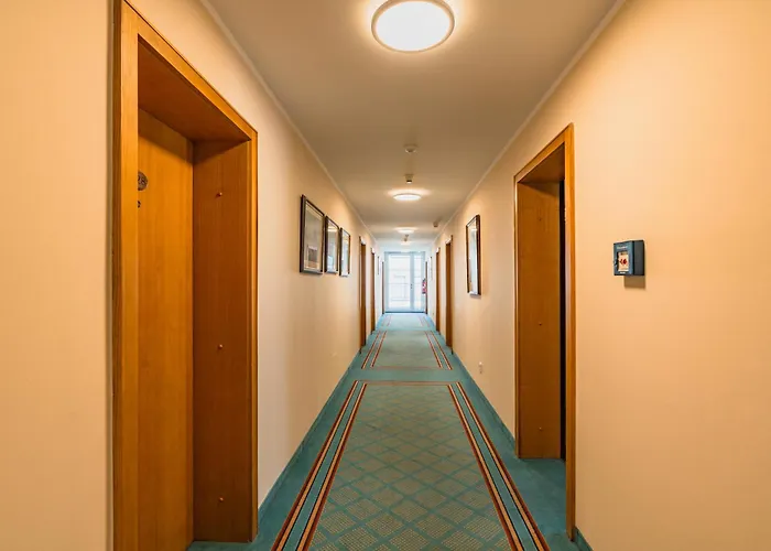 Parkhotel Crombach מלון 3*