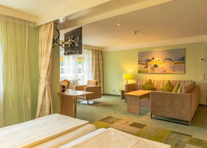 Parkhotel Crombach מלון 3*