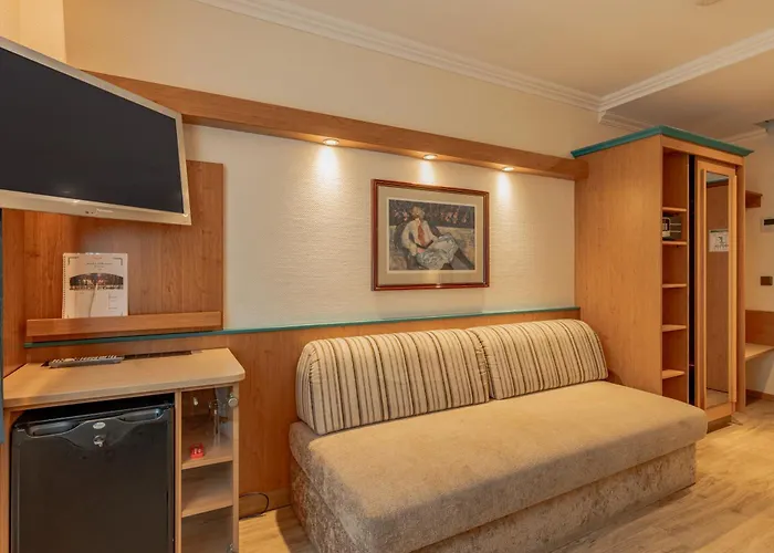 Parkhotel Crombach מלון