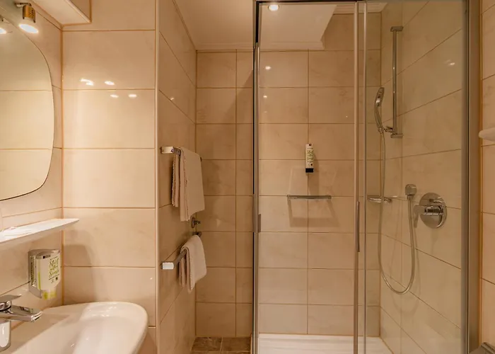Parkhotel Crombach מלון