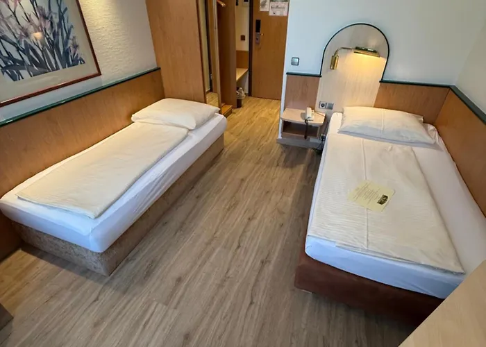 Parkhotel Crombach 3*
